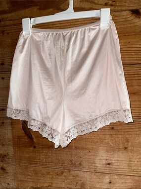 Vintage Pinehurst Lingerie Lace-Trim Sleep Shorts - Blush Pink
